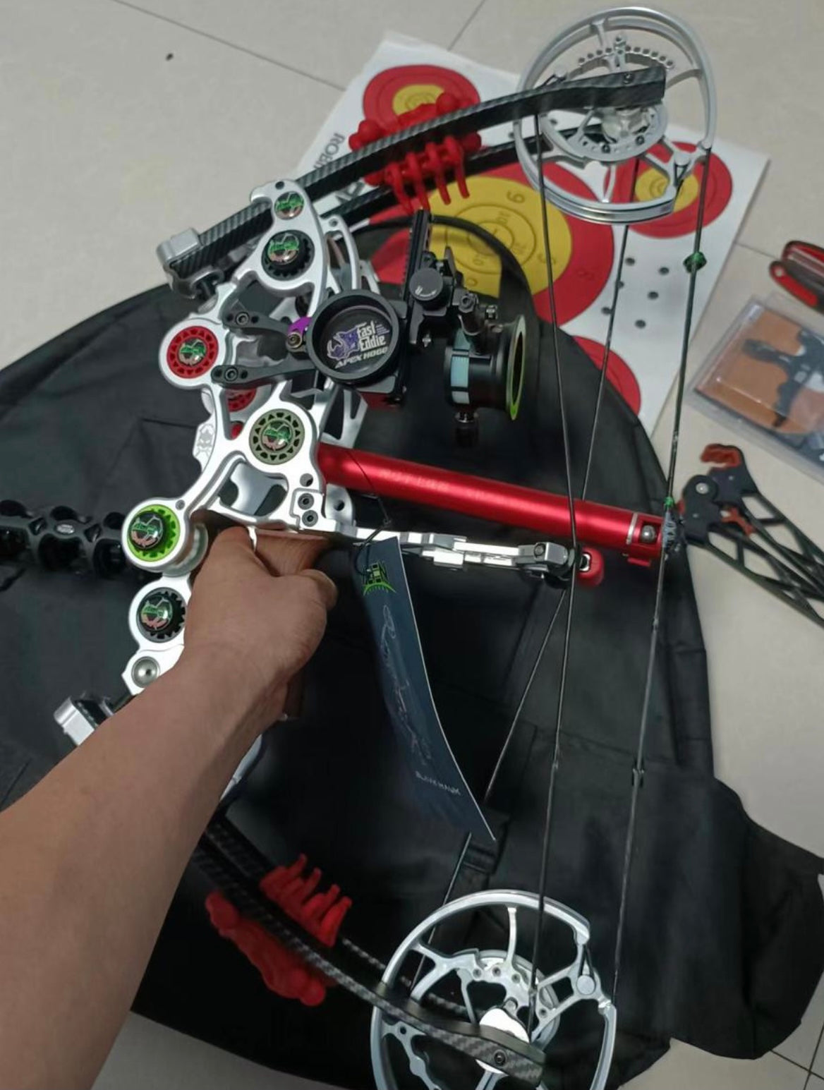 30-65 pound compoundbow bead continuously fires the compound bow steel ball compound bow